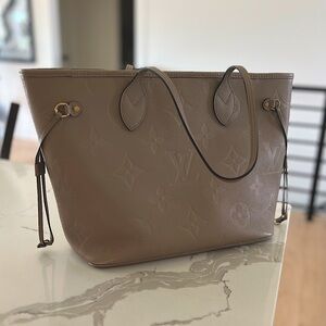 Authentic Louis Vuitton Neverfull MM in Turtledove
